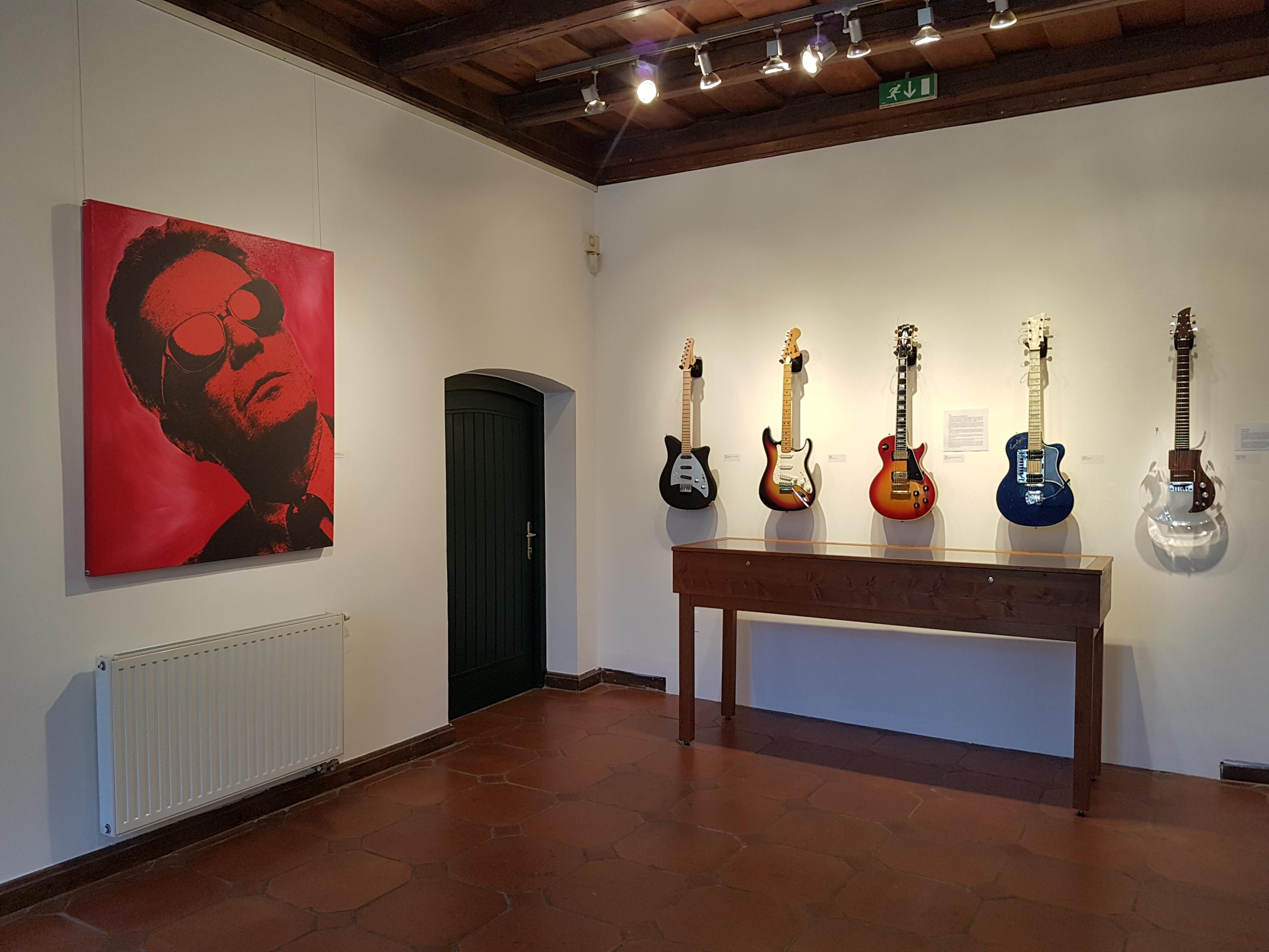 Ausstellungsansicht "Stars & Guitars", Infeld Haus der Kultur Halbturn, 2021